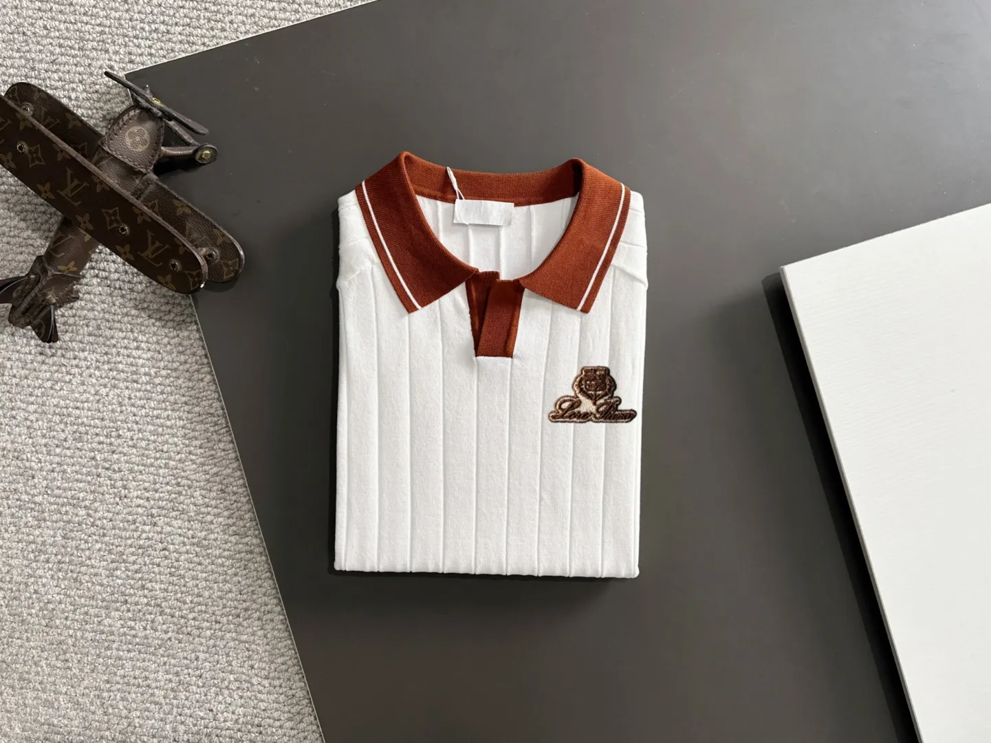 Next day shipment High Quality LP 2036 Summer New Arrival men's short-sleeved T-shirt Made of combed cotton yarn knitted cotton fabric, pure cotton high-weight special yarn, it feels full of weight when weighed, and the upper body is more textured than ordinary T-shirts. This texture can cope with the weather easily and is suitable for both hot and cold! The pattern on the chest adopts three-dimensional embroidery technology, and is perfectly produced stitch by stitch with reference to the original version! Loose fit design, looks noble. Size: M to XXXL